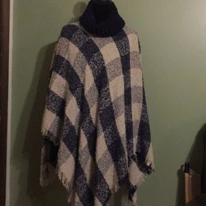 Ladies lg beautiful knit poncho 1 of a kind!!